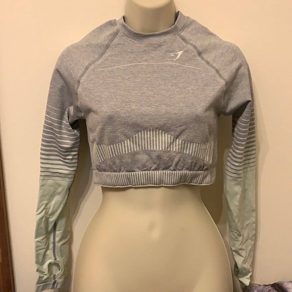 Gym shark long sleeve crop top